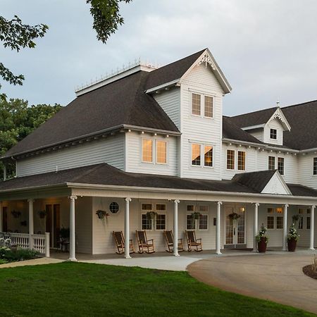 The Oakwood Inn Okoboji Exterior foto